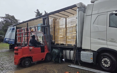 „Mały gest czułości” papieża Leona XIV. Trzy ciężarówki z pomocą dotarły na Ukrainę