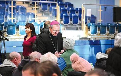  Abp Wojda złożył gościom życzenia.