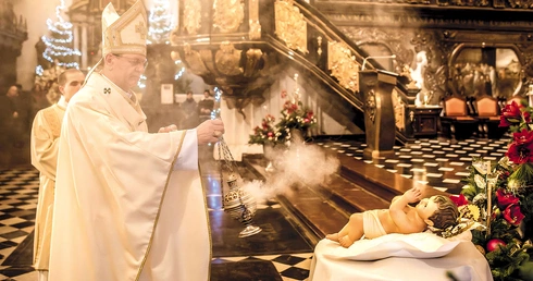  Tradycyjnej nocnej liturgii przewodniczył metropolita gdański.