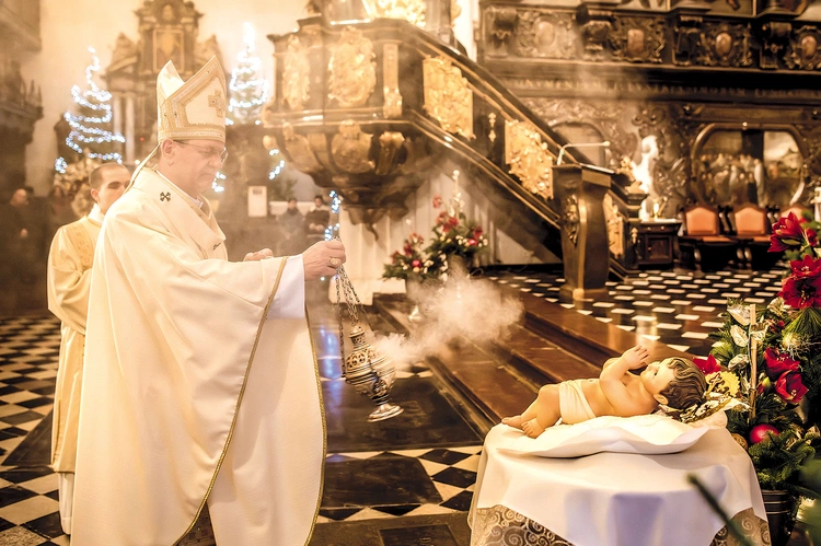  Tradycyjnej nocnej liturgii przewodniczył metropolita gdański.