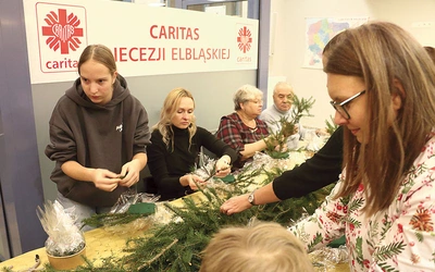 Wspólne przygotowywanie stroików również zbliża.