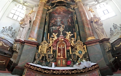 Obecny raport potwierdza, że w diecezji legnickiej znajduje się 1940 obiektów zabytkowych. Wierni ofiarnie się  nimi opiekują.