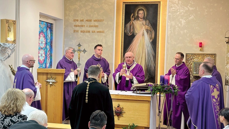 Uroczystej Eucharystii w szpitalnej kaplicy przewodniczył metropolita warmiński.