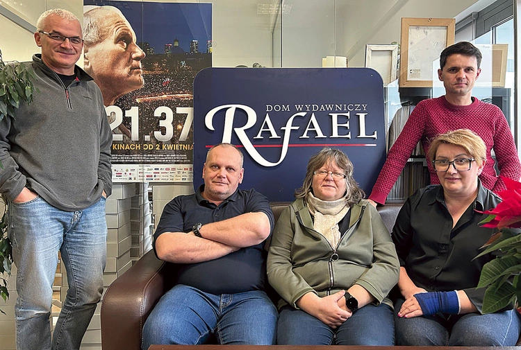 Zarząd grupy Rafael (od lewej): Tomasz Balon-Mroczka, Przemysław Wręźlewicz, Halina Marchut, Jolanta Kozakiewicz i Andrzej Sobczyk dba, by założona misja była realizowana w twórczy sposób.
