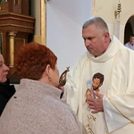 Łękawica. Rozpoczęcie peregrynacji relikwii i obrazu błogosławionej rodziny Ulmów w domach parafian