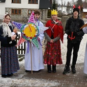 Podhale. Młodzież zostawiła komórki, wyszła kolędować