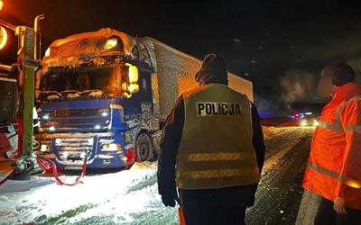 Służby na miejscu zatoru na S7