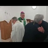 Przekazanie sobie wzajemnie znaku pokoju