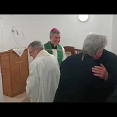 Przekazanie sobie wzajemnie znaku pokoju