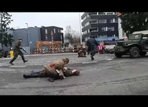 Inscenizacja "Idziemy po swoich" - scena z sanitariuszką