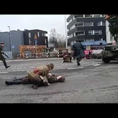 Inscenizacja "Idziemy po swoich" - scena z sanitariuszką