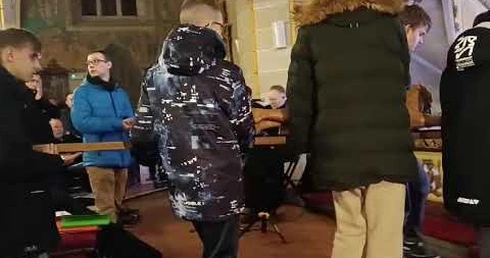 Droga Krzyżowa podczas Czuwania Młodych w Białogardzie