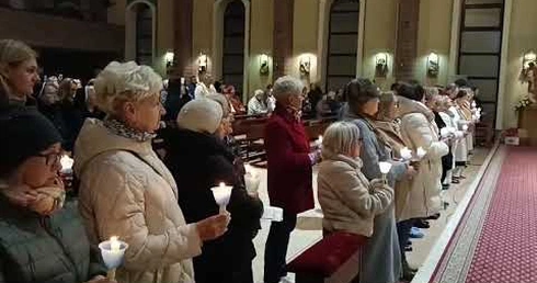 Przyrzeczenie Duchowej Adopcji Dziecka Poczętego na ręce abp. Zielińskiego