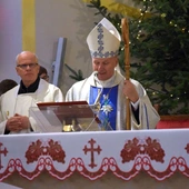 Modlitwa przy figurze Świętej Bożej Rodzicielki w Radomiu