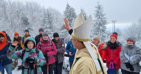 Archidiecezja. Pomiędzy ziemią a niebem - Nowy Rok na Groniu Jana Pawła II