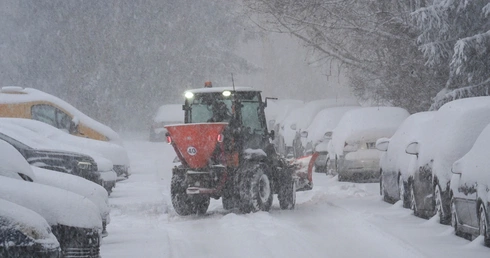 IMGW ostrzega przed intensywnymi opadami śniegu: może spaść ponad pół metra