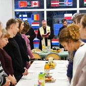 Biskup zachęca kaesemowiczów, aby szukali Jezusa w codziennym życiu