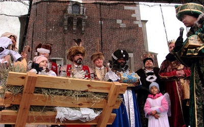 Orszak Trzech Króli Kraków 2026 - pokłon miasta i kolędowanie