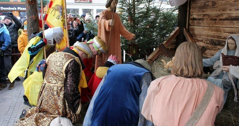 Pokłon Trzech Króli na rynku