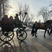 Głowno. Królowie zasiedli w bryczce