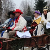 Biadoliny. Trzech Mędrców, w tym dwie sołtyski