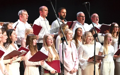 Chórzyści zaśpiewali w listopadzie minionego roku na Wieczorze Cecyliańskim w sali widowiskowej Miejskiego Centrum Kultury w Nowym Targu. 