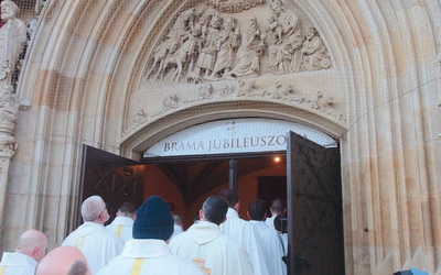 To była ostatnia okazja  do przejścia przez Drzwi Święte w katedrze.