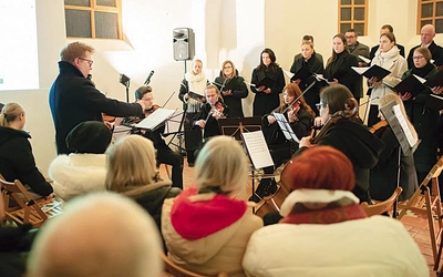 Kolędowanie w Kościele św. Antoniego Padewskiego w Strzelinie. 