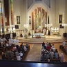 Zgromadzenie liturgiczne w kościele księży pallotynów w Radomiu.