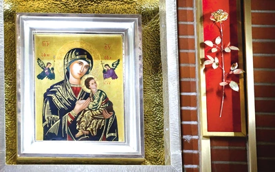 Wotum umieszczono przy obrazie patronki miasta i parafii – Matki Bożej Nieustającej Pomocy.