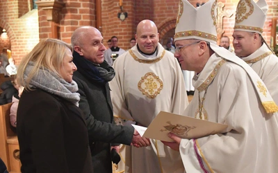  W zakończeniu diecezjalnych obchodów wzięli udział przedstawiciele parafii, w których znajdowały się wyznaczone przez biskupa świątynie jubileuszowe.