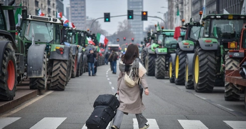 Protest przeciwko umowie w Mediolanie