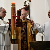 Nowa chrzcielnica i witraże u głogowskich redemptorystów