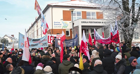 Profanacja krzyża czy niepotrzebna krucjata? Co naprawdę wydarzyło się w szkole w Kielnie?