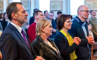 Odpowiedzi na pytanie, kim jestem w oczach Boga, szukano w modlitwie, świadectwie i Eucharystii.