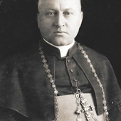 Zdjęcie portretowe bp. Augusta Hlonda  datowane  na 1926 r