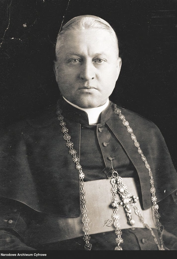 Zdjęcie portretowe bp. Augusta Hlonda  datowane  na 1926 r