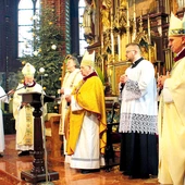 Życzenia biskupom Janowi Kopcowi i Andrzejowi Iwaneckiemu złożył biskup Sławomir Oder. 