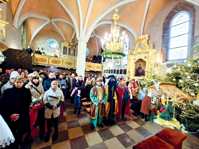 W Skotnikach parafianie zgromadzili się na wspólnej modlitwie i pokłonie Nowonarodzonemu. 