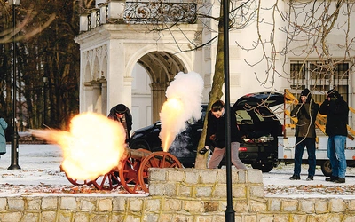 W Jelczu-Laskowicach na cześć Jezusa nawet strzelano z prawdziwej armaty!