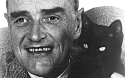 Bruce Marshall napisał ponad 40 książek. Łączy w nich lekkość stylu z ważnym przesłaniem