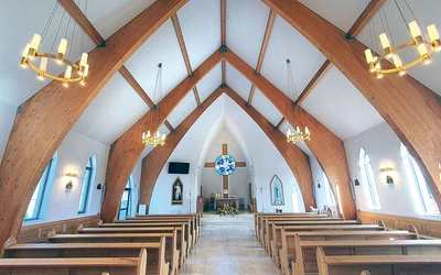 Materialne ściany są ważne, lecz prawdziwym skarbem tej parafii pozostają ludzie – ich wiara, zaangażowanie i gotowość do wspólnego tworzenia Kościoła żywego, zakorzenionego w codzienności. 