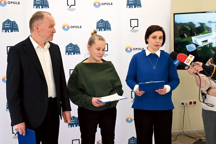 O kamieniach milowych opowiedzieli (od prawej): Justyna Nagel, Anna Kupińska i Bernard Mróz.