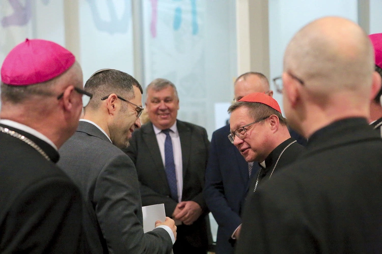 W wydarzeniu wziął udział kard. Grzegorz Ryś, który stoi na czele Komitetu ds. Dialogu z Judaizmem przy Konferencji Episkopatu Polski, oraz członkowie Polskiej Rady Chrześcijan i Żydów. Przybył Michael Schudrich, naczelny rabin Polski i Yaakov Finkelstein, ambasador Izraela w Polsce.