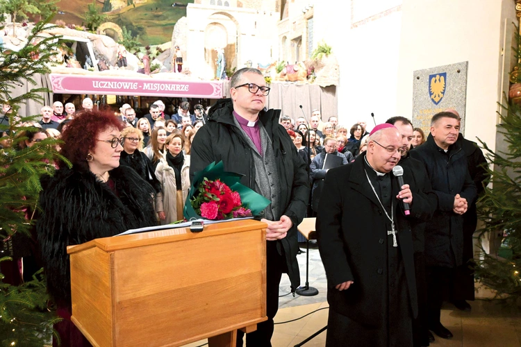 – Narzędziem ekumenizmu są:  wspólna modlitwa i dialog – ten zostawiamy teologom. My chcemy modlić się śpiewem, uznając, że Jezus jest Bogiem i oddając Mu chwałę – mówiła prowadząca  Jadwiga Czarny-Szcześniak.