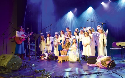 Część uczestników wystąpiła w strojach Świętej Rodziny, które dodawały wyjątkowej oprawy. 