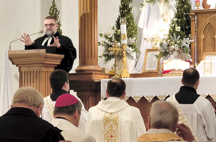 25 stycznia o 18.00 zaplanowano Mszę św. w katedrze przy ul. Floriańskiej 3. 27 stycznia nabożeństwo animowane przez wspólnotę Chemin Neuf odbędzie się o 19.00 w Kościele Opatrzności Bożej w Warszawie-Wesołej. Tydzień zakończy modlitwa 28 stycznia o 17.30 w Kościele św. Marcina przy ul. Piwnej 9/11.