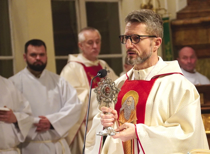 – Gdy człowiek pozwala, by serce ucichło, wtedy słowo Boga zaczyna układać wnętrze, porządkować myśli, koić rany… Nie trzeba uciekać od świata. Trzeba odnaleźć w tym świecie cichy pokój serca – mówił wikariusz generalny.