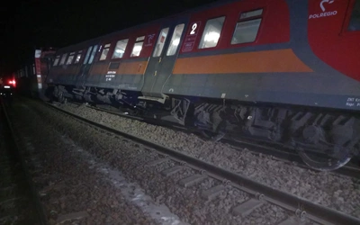 Policja: przyczyną wykolejenia pociągu w woj. małopolskim jest naturalne odłupanie szyny spowodowane mrozem