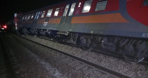 Policja: przyczyną wykolejenia pociągu w woj. małopolskim jest naturalne odłupanie szyny spowodowane mrozem